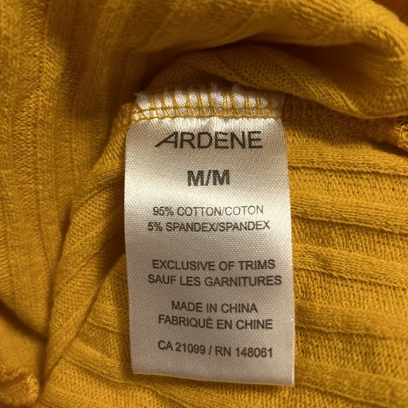 Yellow, Cropped, Long Sleeved Top with Buttons, Sz M - Picture 6 of 7